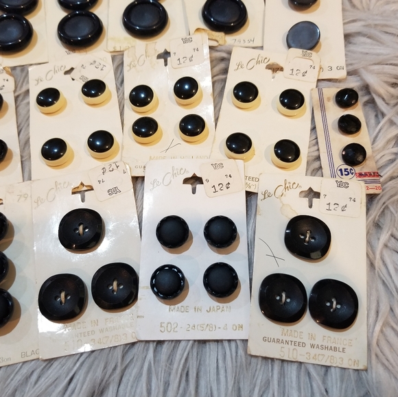 Vintage Buttons - Picture 5 of 13